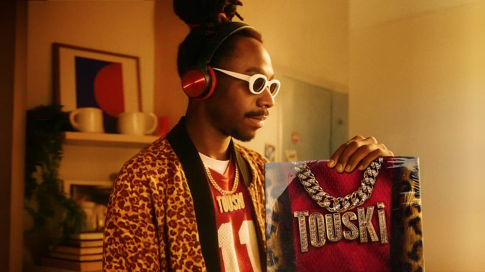 0a POM x Cossette Image den tete 2560x1440